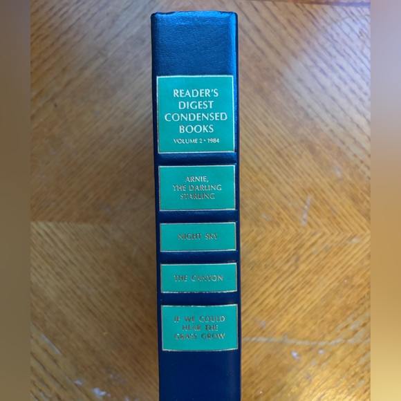 Lot of 2 Vintage Readers Digest Printed Hardcover Books in Green and Marigold - Picture 8 of 12